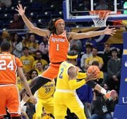 Syracuse Orange forward Maliq Brown (1) defends Pittsburgh Panthers forward Blake Hinson (2) at the Petersen Events Center, Pittsburgh, PA, Tuesday January 16, 2024
(Scott Schild | sschild@syracuse.com)   

