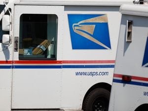 Upstate NY mail carrier admits stealing cash, gift cards